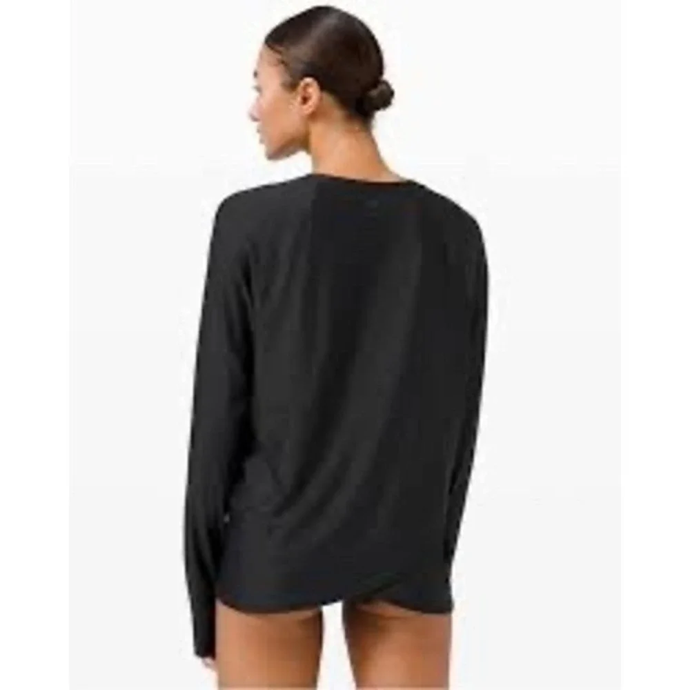 Lululemon Black Long Sleeve Athletic Top Women Size S Designed‎ in Vancouver